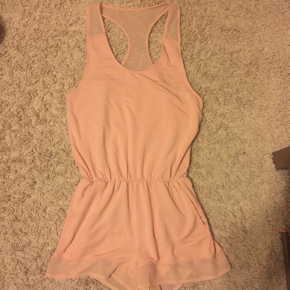 EUC Alo Yoga romper. M medium peach